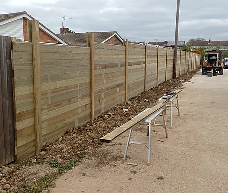 Just the last two lengths of T&G to fit in to the posts now.
