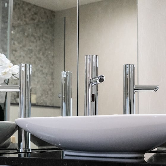 The ET2-30.1 installed with a raised ceramic basin. Mirrored wall behind.