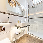 Walnut Studio - ensuite