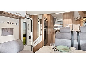 4x travel seats, with seat belts