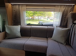 Large single bed, with surround viewing windows
