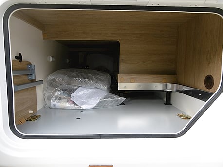 rear garage, entrance from both sides