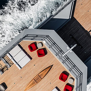 Yacht Bold