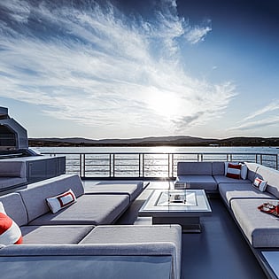Yacht Bold
