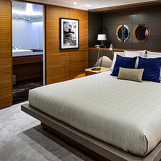 Yacht Bold