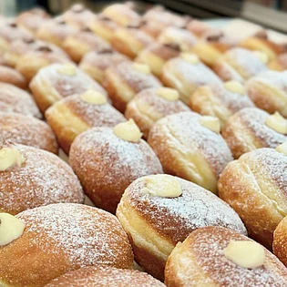 Pastry chef Tea Mamut