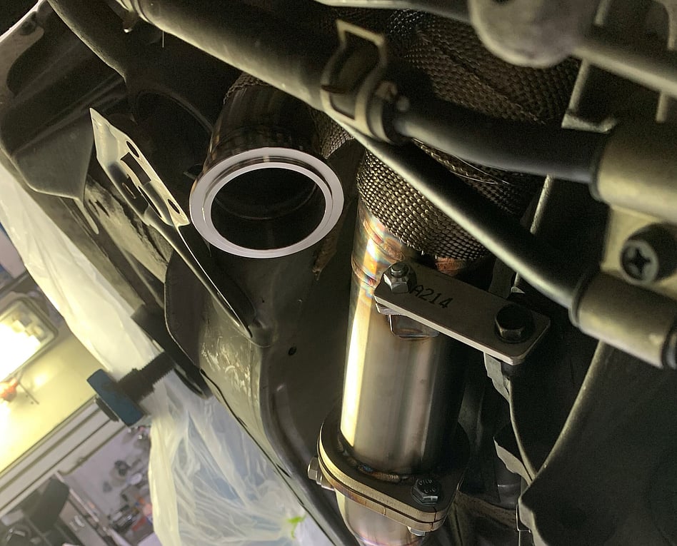 downpipe bracing with exhaust flange