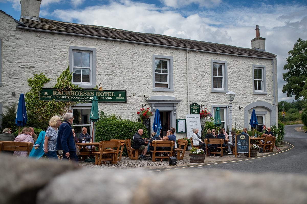 Racehorses Hotel