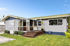 SOLD - 12 Lansdowne Cres, Glenview$815,000