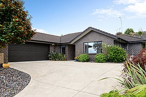 SOLD - 7 Swan Lane, Huntington$924,000