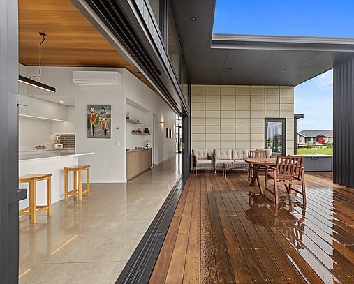 Indoor and outdoor flow of Pukekura house
