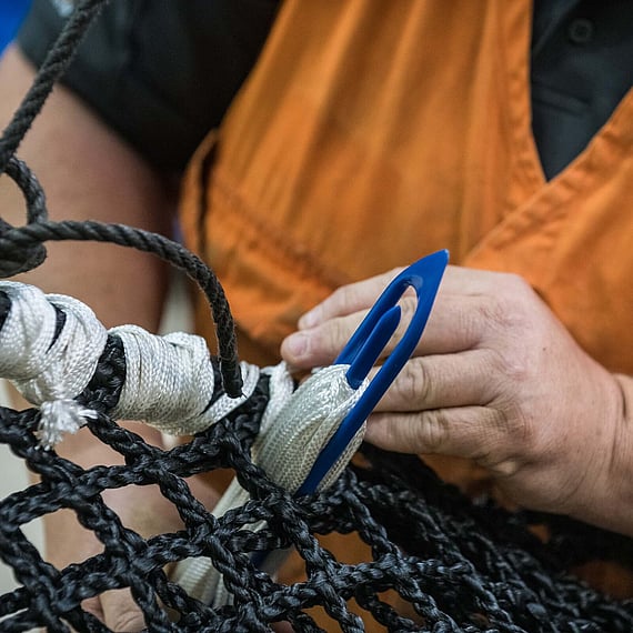 Expert rope splicing service ensuring strong, reliable ropes for construction and marine applications.