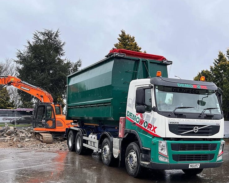 Excavator loading a Demoworx bin truck