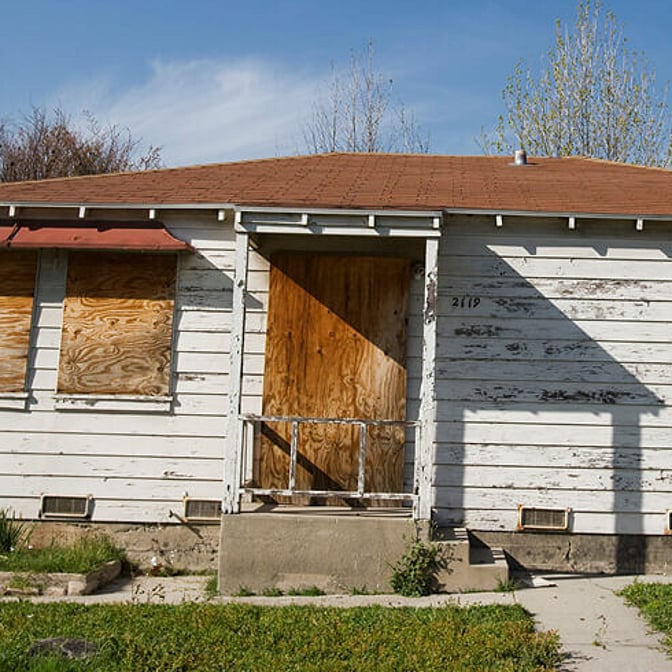 Emergency &ldquo;Make Safe&rdquo; services to board up a house that has been vandilised needing repairs