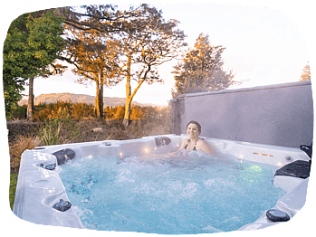 Two Rivers Ohakune: Mangawhero suite.  Enjoying the private hot tub and expansive views over the Tongariro National Park.