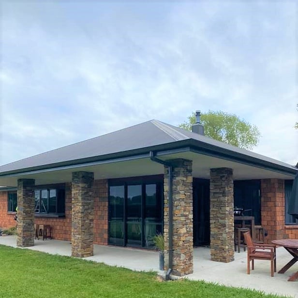 Hamilton home with continuous spouting