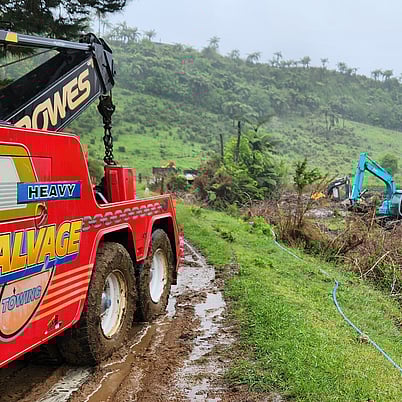 Rowes truck salvaging vehicle