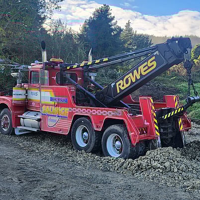 Rowes towing truck