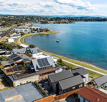 Lakefront accommodation in Taupo New Zealand