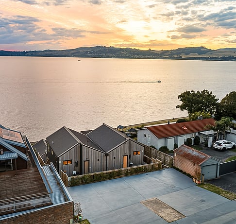 Large deck and dining in the upper terrace units in taupo, new zealand