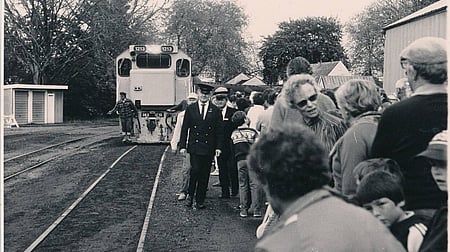 In 1984, the Cambridge Historical Society and the Cambridge Lions organised an excursion to Tauranga. Photo: Cambridge Historical Society.