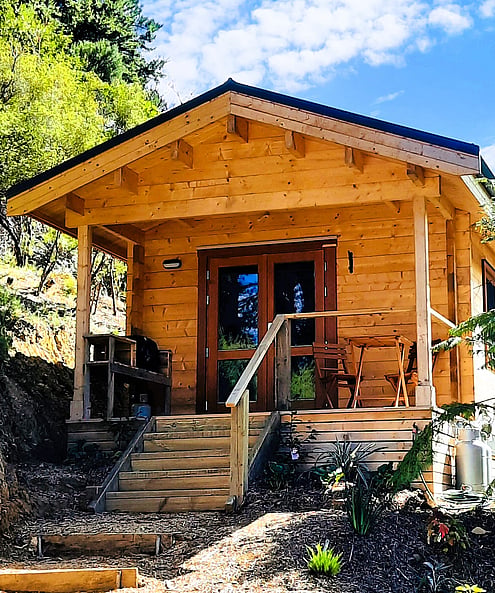 Cabin Accomodation At Tawa Cove Cabins