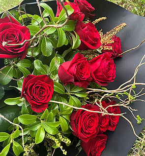 Classic Red Rose Bouquet &ndash; Romantic Flowers