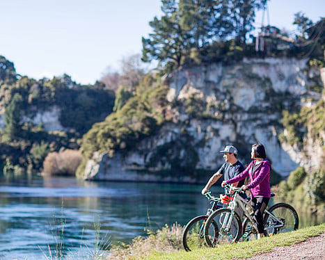 Lakeside accommodation in lake taupo, new zealand