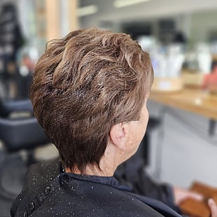 A long wavy brunette golden balayage by Hair by Shiyee.