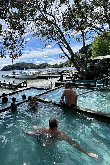 lake rotoiti hot pools