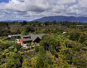 What to Expect from a Hosted Boutique Lodge in New Zealand
