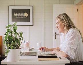 Why Freelancers Need to Lean Into AI (&amp; How to do so Without Losing Their Edge)