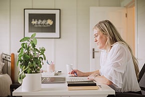 Why Freelancers Need to Lean Into AI (&amp; How to do so Without Losing Their Edge)