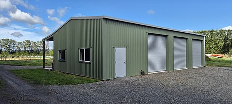 Shed with lean-to