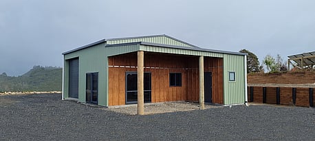 Shed with lean-to