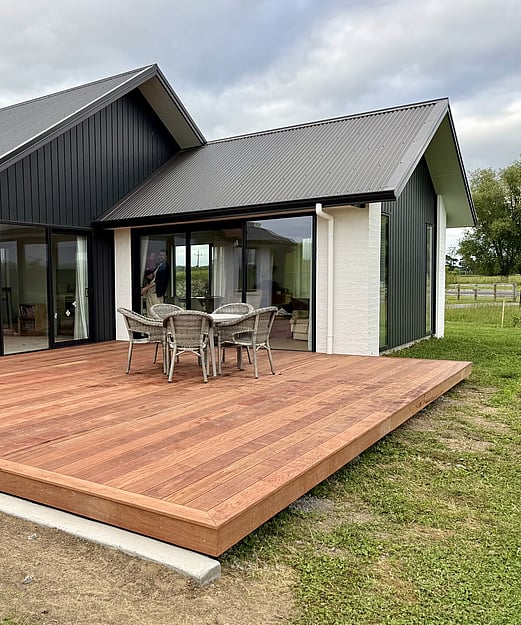 Image of newly built and stained timber decking to complement new build home in Hamilton. Built by Ardent Maintain, a division of Ardent Building Developments. Hamilton, Waikato, New Zealand.
