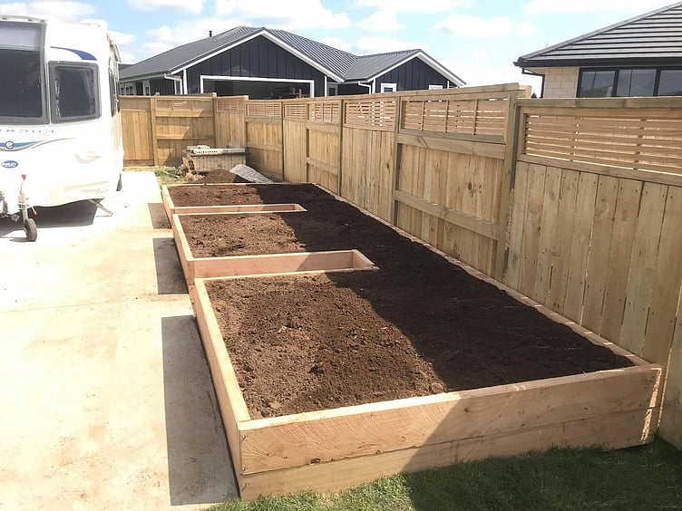 Walk in planter box