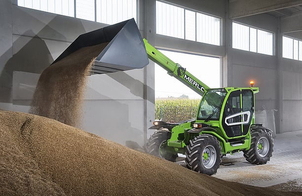 Medium Capacity Telehandlers - ersatile workhorses with extra reach.