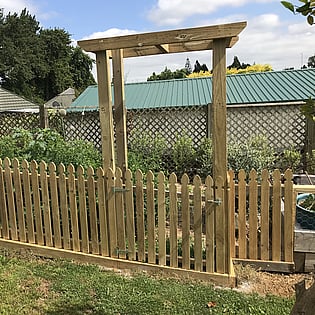 fence build
