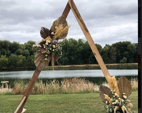 Triangle arch