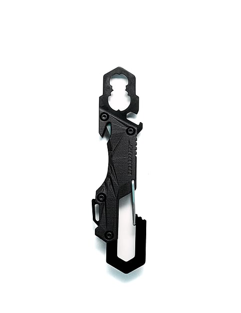 Vitool multi-tool in Obsidian &ndash; professional-grade, versatile, and pocket-friendly for athletes