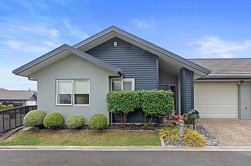 SOLD: 12 Bridgewater Way - Pyes Pa | 50+ Real Estate