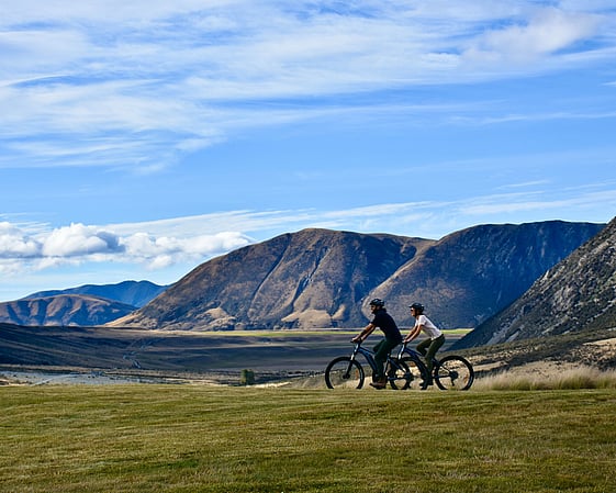 Cycling through Canterbury high country