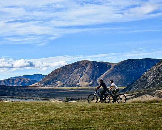 Cycling through Canterbury high country