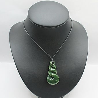 Genuine Hand Carved NZ Greenstone Pounamu Pikorua Twist Pendant