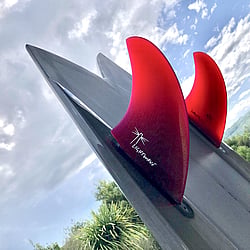 T Rex Claws - A modified upright keel which has the control of a keel yet without being too tracky. Reduced area in the trailing edge allows more aggressive turns and holds on all the way.