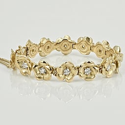 Handmade cameo bracelet set in yellow gold