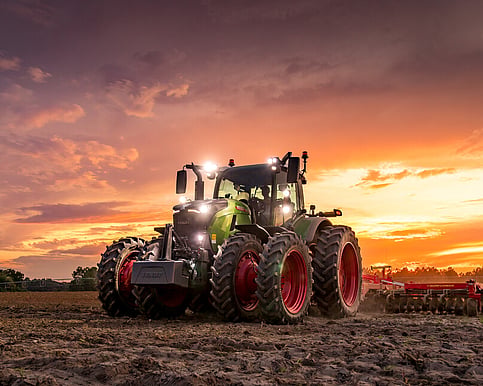 Fendt 700 Vario Gen7 tractor sunset shot
