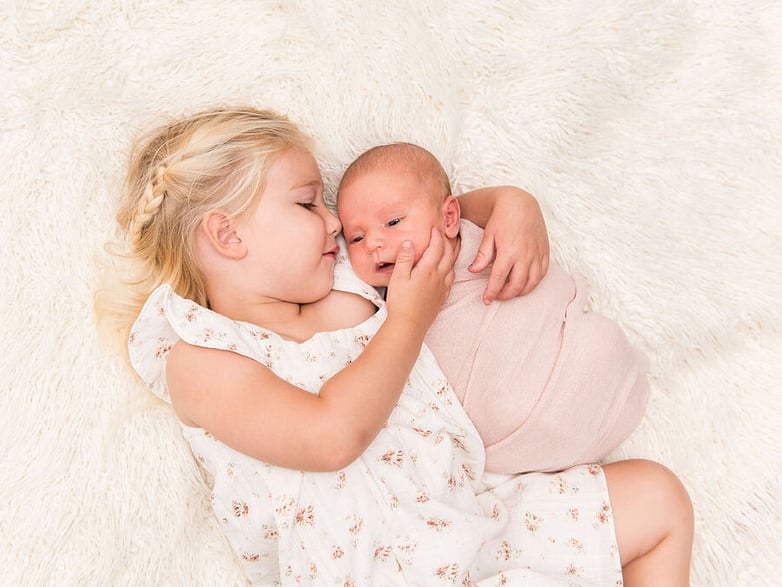 Newborn with big sister.  Baby photography.  Papamoa Photographer.  Newborn Photographer.  Tauranga Photographer.  Newborn photoshoot.  Baby photoshoot.