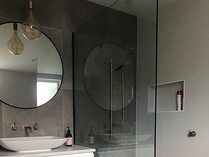 Main bathroom 1